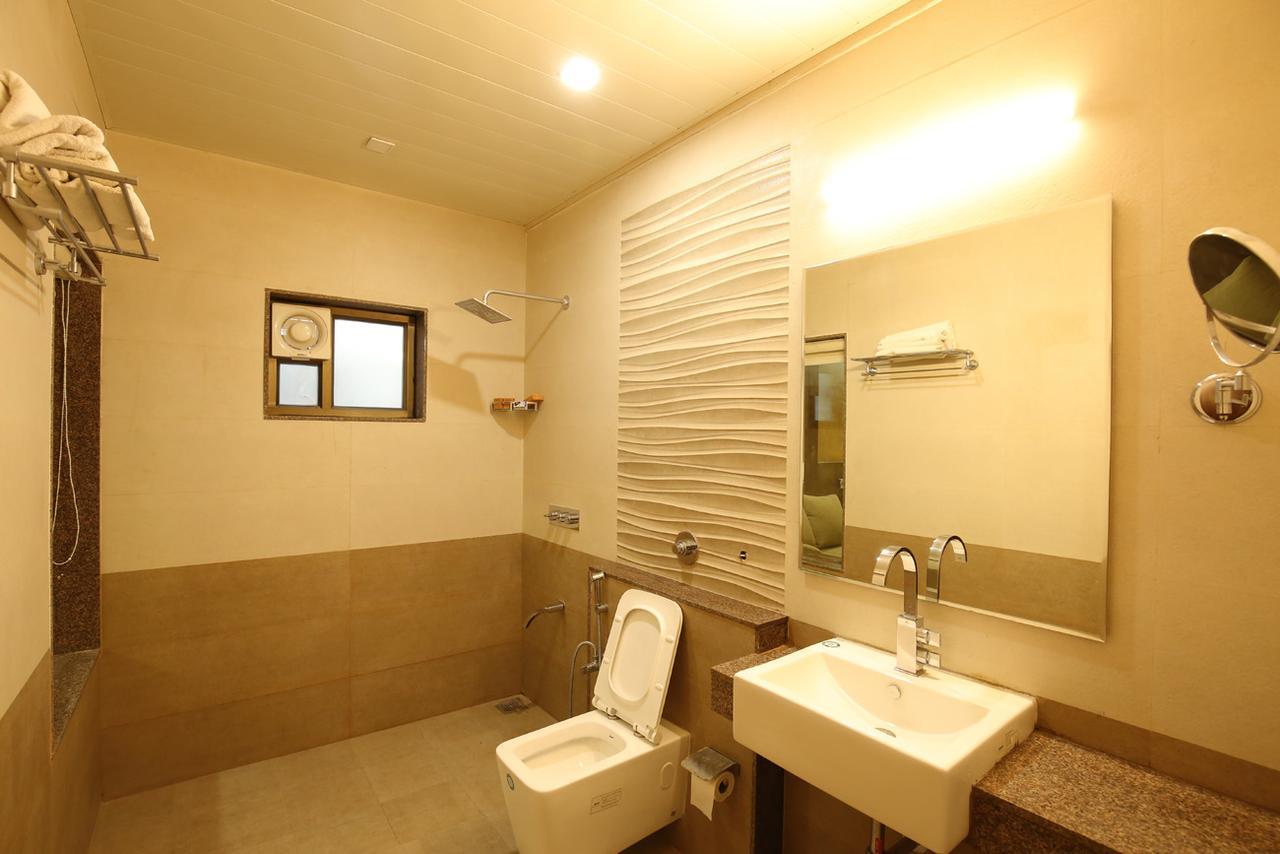 Hotel Keshwara'S Residency Jāmnagar 외부 사진